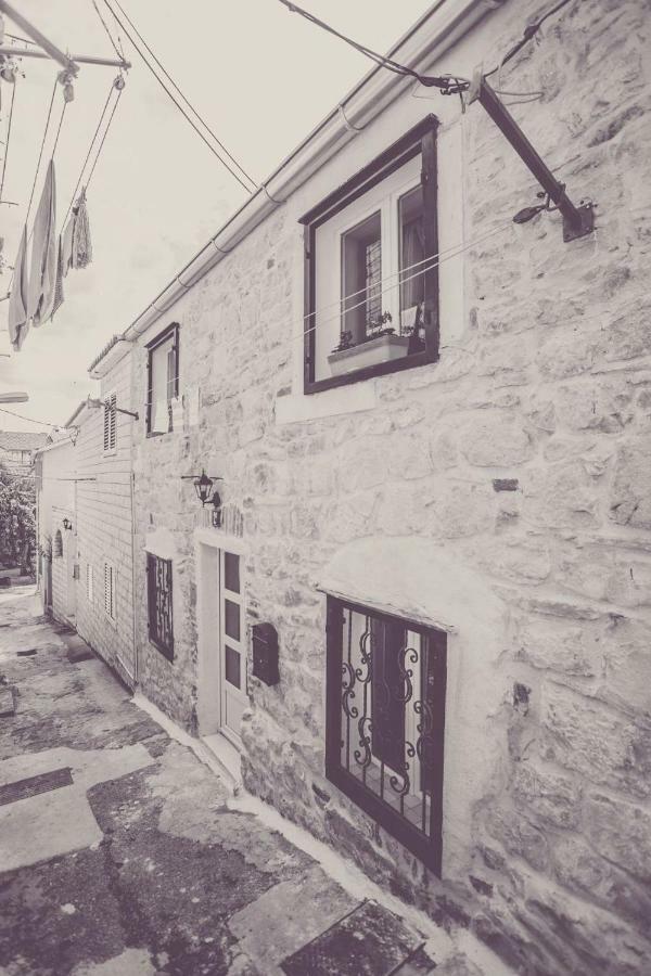 House "Anno 1881"-Center Of Split Apartamento Exterior foto